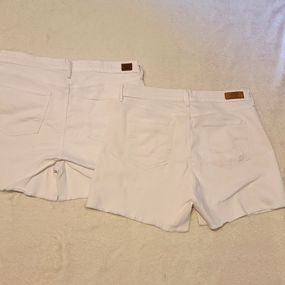 2 Levi's Signature High-Rise distressed white shorts - Picture 7 of 9